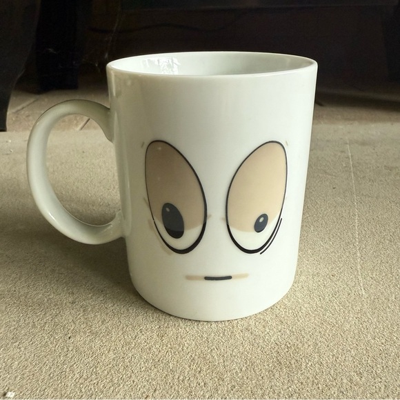 Color Changing White Mug with Black Cartoon Face 12 oz - Picture 7 of 9